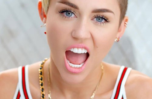 Miley Cyrus pic - HeadStuff.org