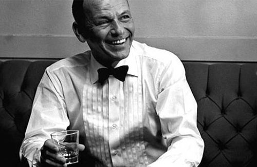 Frank Sinatra with a glass of bourbon, whiskey, old blue eyes in a tux, crooner, las vegas, new york, the bourbon baritone - HeadStuff.org