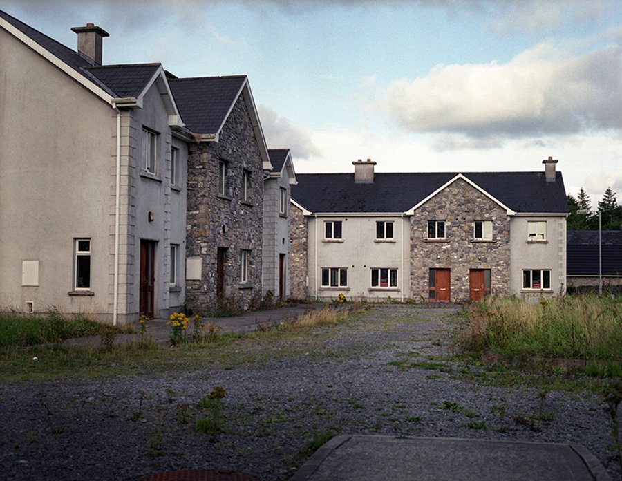 Ireland's housing crisis, bank crisis, recession, property boom and bust, inflation, corruption, property bust, ghost estates, greed, irish government, reeling in the years, ruth connolly, photographs - HeadStuff.org