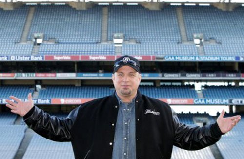 Garth Brooks Debacle, 5 in a row, garth brooks concerts, croke park, dublin city council, complaints, economy, 400,000 tickets, fans, cancelled, dancing between the lines - HeadStuff.org