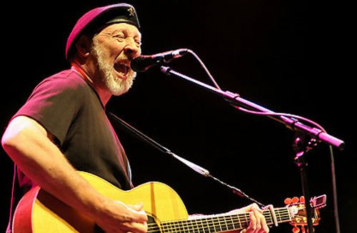 Richard Thompson, Acoustic Classics, singer-songwriter, legendary guitarist, rock songs, I want to see the bright lights tonight, valerie, re-issue, release - HeadStuff.org