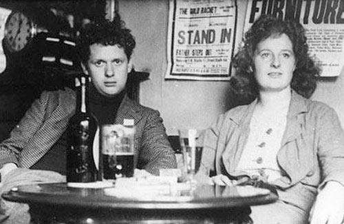 Dylan Thomas, Caitlin Thomas, Puck Fair, Do not go gentle into that good night, under milk wood, poet, poetry, heavy drinker, alcoholic, literature, guinness, poems, poetry, Picture post magazine, - HeadStuff.org