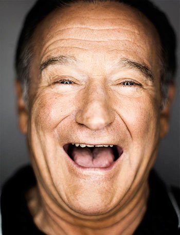 Robin Williams, Hook, Jumanji, Mrs. Doubtfire, Dead Poet's Society, Good Will Hunting, Aladdin, Insomnia, One Hour Photo, Awakenings, Comedy, actor, stand-up, oscar, academy award winner, dead, suicide, tribute, older, close-up, face - HeadStuff.org