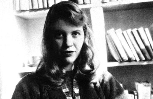 Sylvia Plath, library, study, poems, poetry, poet, Sylvia Plath Hughes, black and white, suicide, literary suicides, the bell jar, mirror, the colossus, ariel, genius writer, depression - HeadStuff.org