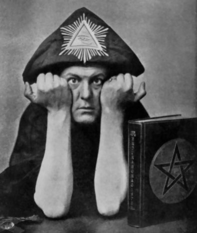 Aleister Crowley, Thelema, author, hedonist, satanist, the wickedest man in the world, STDs, Golden Dawn, cults, occult, Thlemic, Horus, Egyptian, cult, underground, order - HeadStuff.org