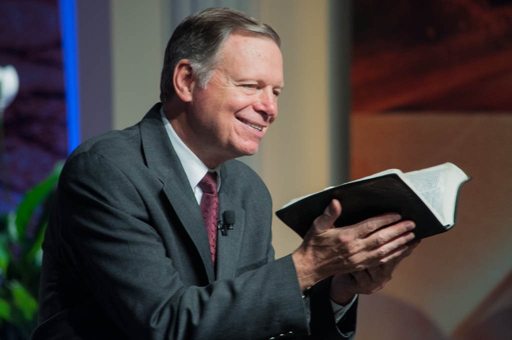 Mark Finley, adventist, preacher, pastor, hope channel, tough questions about god - HeadStuff.org