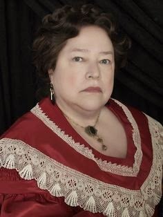 Kathy Bates as Delphine LaLaurie, introducing the legend to a new generation - HeadStuff.org