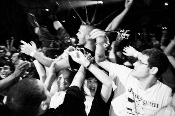 Rancid, Mosh pit, punk rock, punk gig, live punk, moshing, going mental, crazy, energy, intense, punk, olympia theatre, punk is not dead - HeadStuff.org