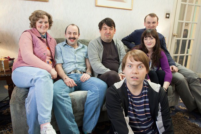 The Walshes with Graham Linehan, on set BBC 2, 10pm, very funny show - HeadStuff.org