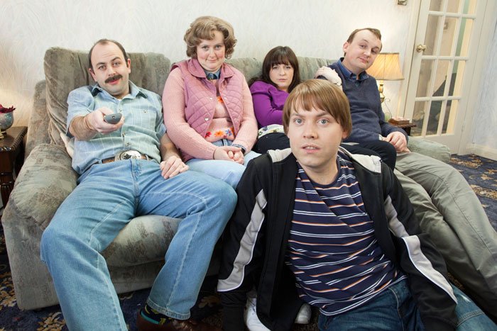 The Walshes is a BBC TWO sitcom by Graham Linehan and Diet of Worms, funny irish family, schnitzel - HeadStuff.org