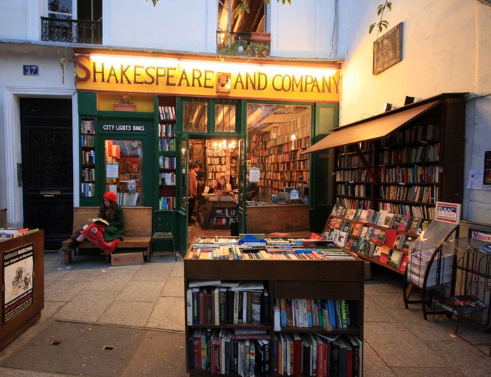 Shakespeare and company, bookshop, paris, world famous bookshop, ernest hemingway, sylvia beach, wwII, iconic book - HeadStuff.org
