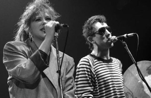 The Pogues, Shane MacGowan, Kirsty MacColl, Fairytale of New York, Best Christmas songs ever, live performance-HeadStuff.org