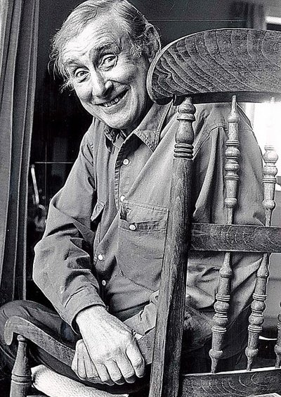 The hilarious Spike Milligan, star of the Goon Show, author of Pukoon died in 2002 - Headstuff.org