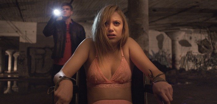 It Follows The Showreel Trailer Review - HeadStuff.org