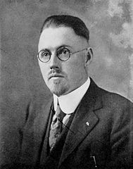 John R Brinkley in his early thirties, a few years after he moved to Milford, quack - HeadStuff.org