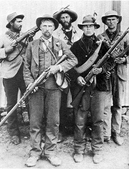 Photo of a group of armed Boer irregulars - headstuff.org