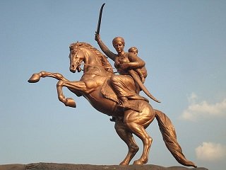 Statue of Lakshmi Bai on a rearing horse with a child on her back - headstuff.org