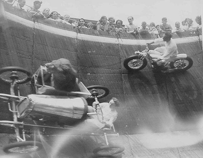 Wall of Death in action - HeadStuff.org