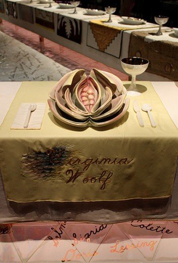 Virginia-Woolf-Place-Setting, The Dinner Party bt Judy Chicago-Headstuff.org