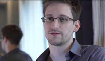 Edward Snowden Huffingtonpost Credit - HeadStuff.org