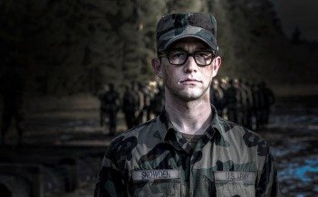 Joseph Gordon-Levitt as Edward Snowden in Oliver Sotne's Biopic - HeadStuff.org