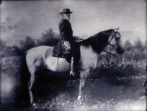 Robert E Lee riding his favourite horse, Traveller - headstuff.org