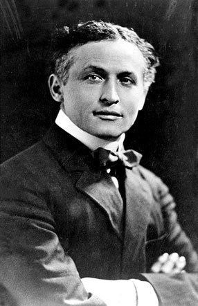 Photo of Harry Houdini - headstuff.org