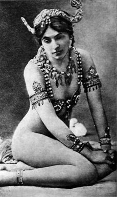 Mata Hari in a provocative costume - headstuff.org