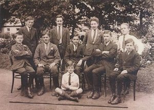 Shot of a group of schoolboys attending Colaiste Iognaid in Galway in the 1920s, including Nazi broadcaster William Joyce - headstuff.org