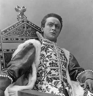 Alexander Ostuzhov dressed to play the role of False Dmitry in 1909. - headstuff.org