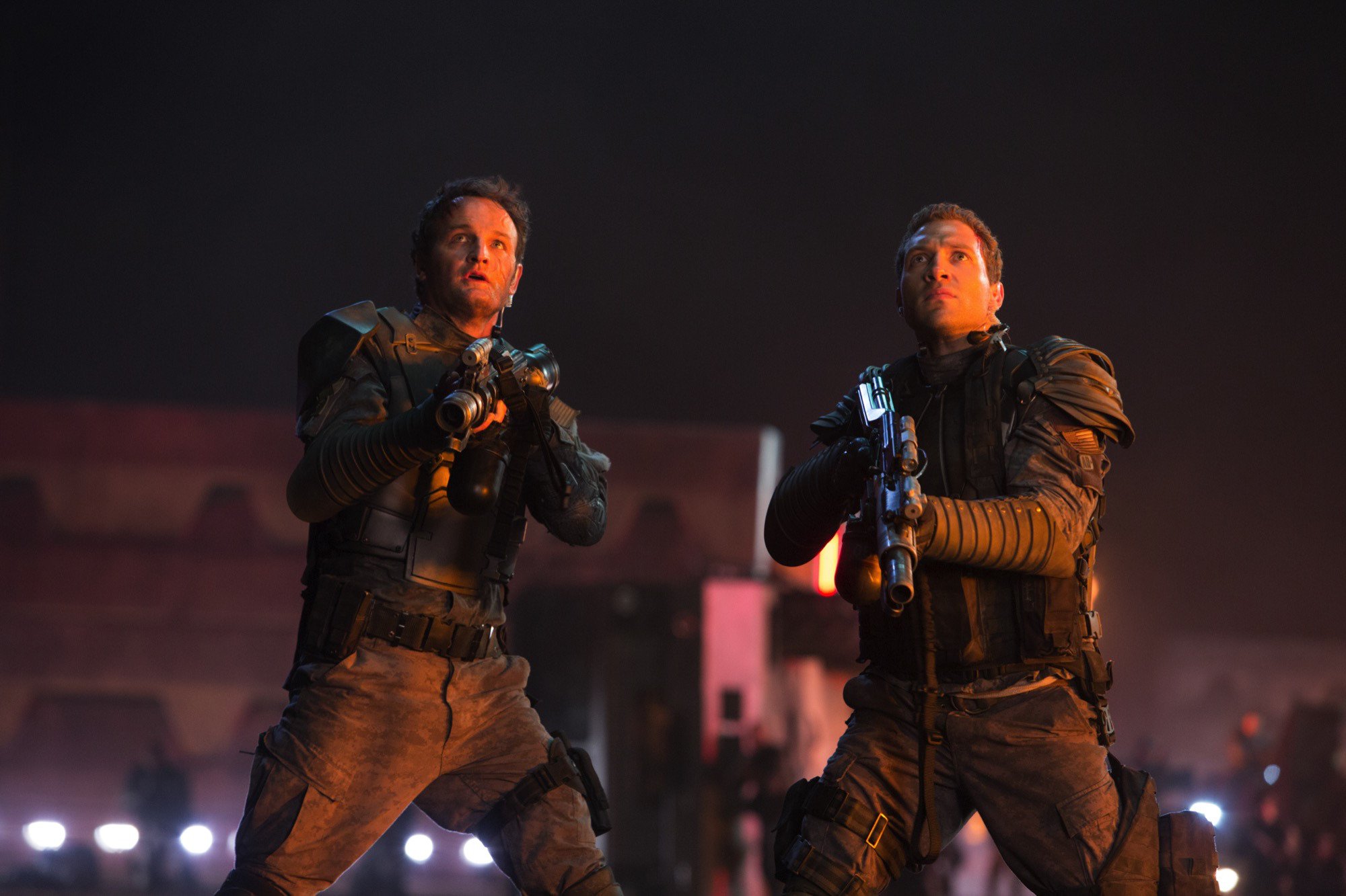 John Connor and Kyle Reese Terminator Genisys - HeadStuff.org