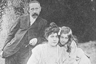 Adolphe and Margaret Steinheil with their daughter Marthe - headstuff.org