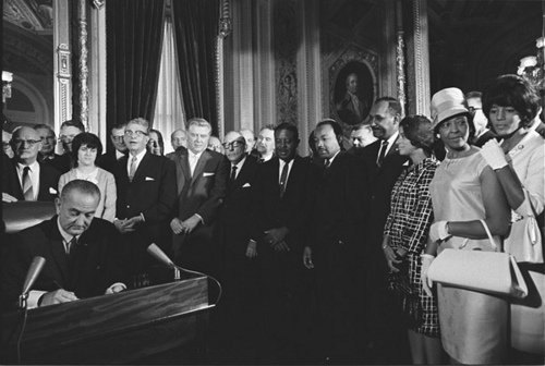 LBJ signs civil rights act - HeadStuff.org