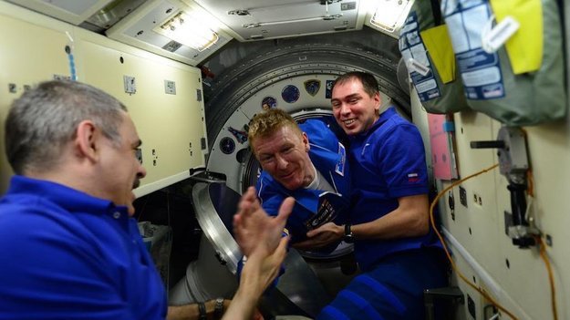 Tim Peake arrives at Space Station 