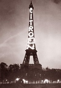 The Eiffel Tower in 1925 - headstuff.org
