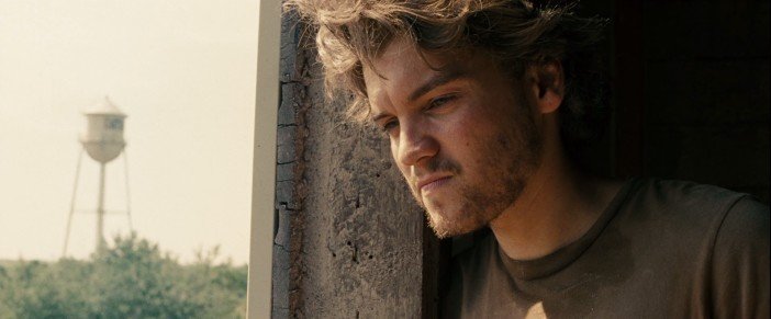 Emile Hirsch as Christopher McCandless in Into The Wild 2007 - HeadStuff.org