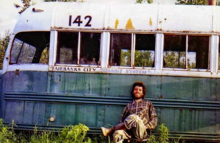 Christopher McCandless' iconic photograph from Alaska - Headstuff.org