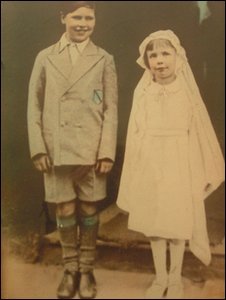 Timothy and Mary Evans as children - headstuff.org