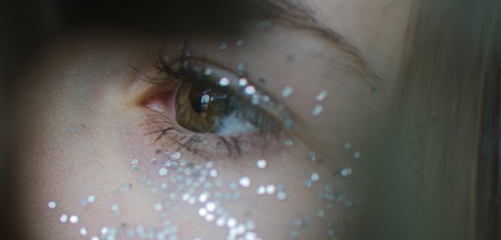 Glitter eye - HeadStuff.org