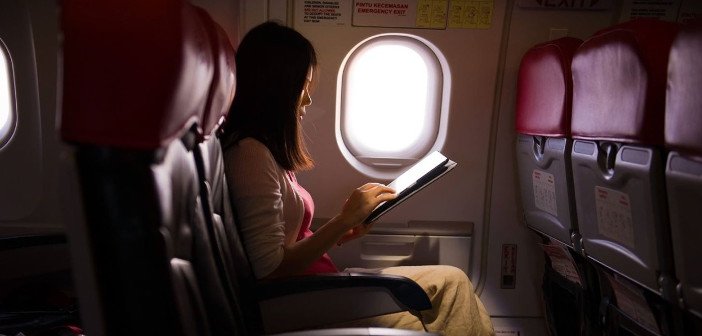Woman on plane - HeadStuff.org