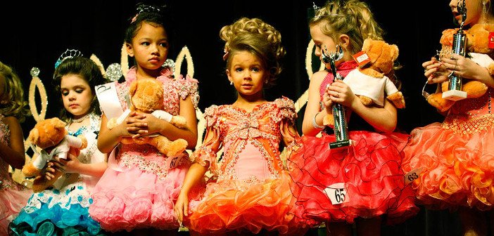 Child beauty pageant - HeadStuff.org