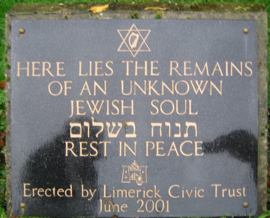 Tomb of an unknown Jew in the Jewish graveyard in Limerick - headstuff.org