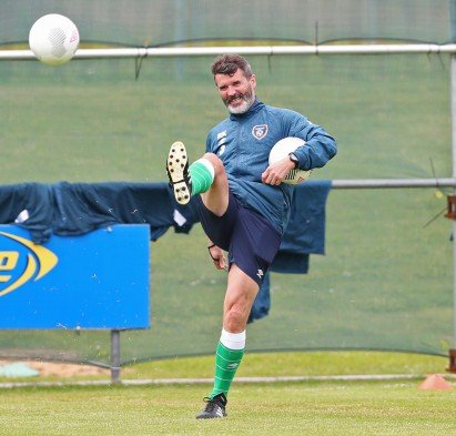 Roy Keane aiming a ball directly at Stephen Ward's head for laughs - HeadStuff.org