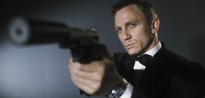Daniel Craig - the first blonde James Bond. - HeadStuff.org