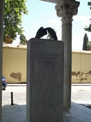 The Monument of the Lovers, Cordova. - headstuff.org