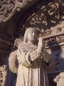 Statue of Alfonso of Castile - headstuff.org