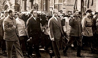 Stalin at Gorky’s funeral - headstuff.org