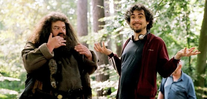 Robbie Coltrane and Alfonso Cuaron on set. - hEADsTUFF.ORG