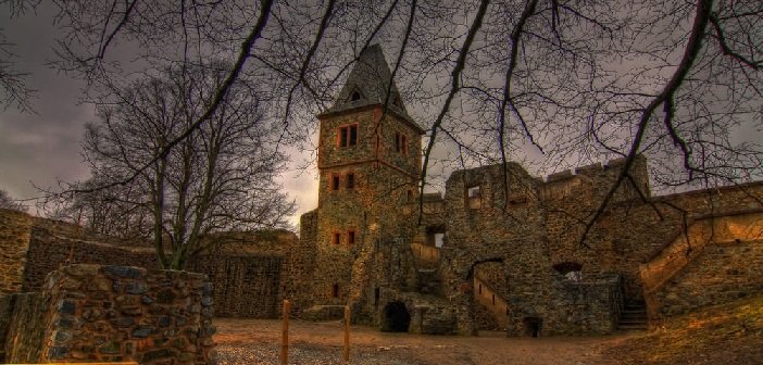 Burg Frankenstein - HeadStuff.org