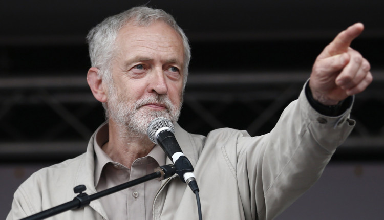 Jeremy Corbyn rocks Glastonbury - HeadStuff.org
